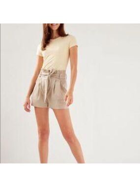 Aritzia Babaton Linen Blend High Waisted Paper Bag Belted Shorts Sz 4 Tan